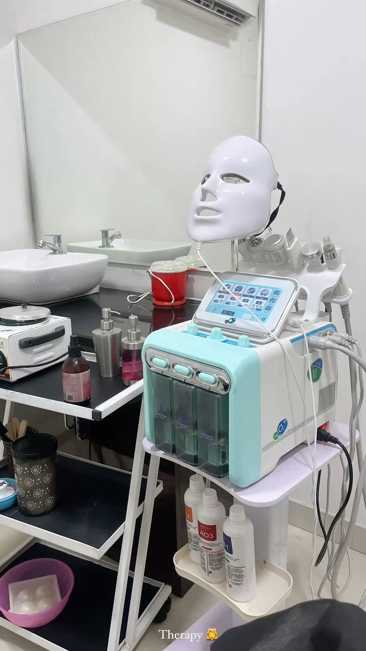 دليل عيادة الرحيمي: لماذا يعد جهاز تنظيف البشره هيدرافيشل الثورة القادمة في عالم الجمال؟